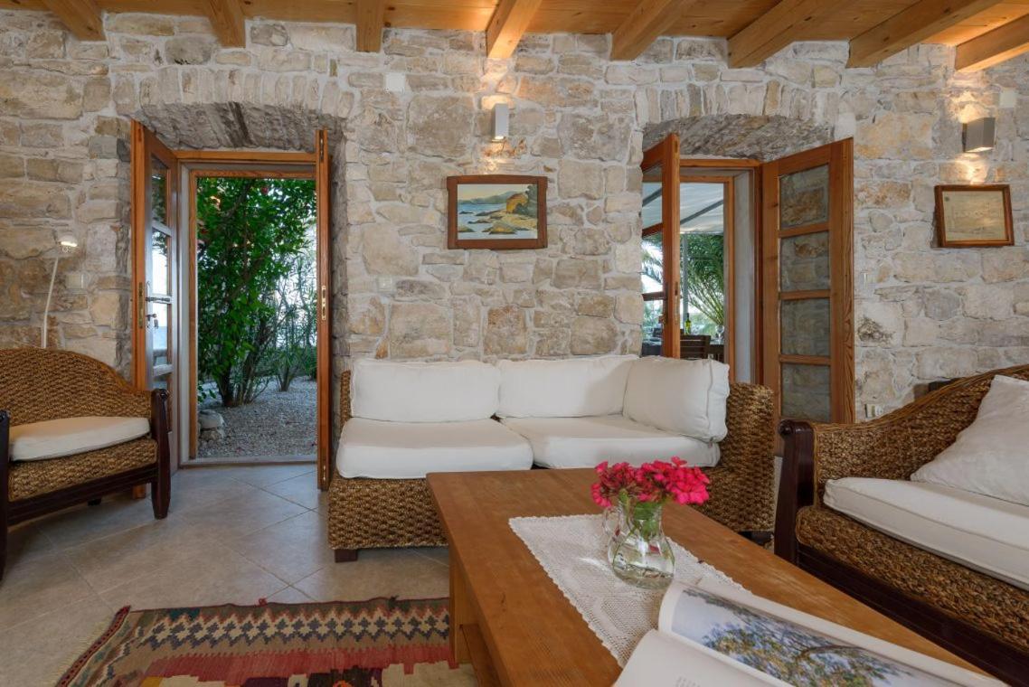 Luxury Beachfront Villa Mare With Private Pool At The Beach Orebic - Peljesac ภายนอก รูปภาพ