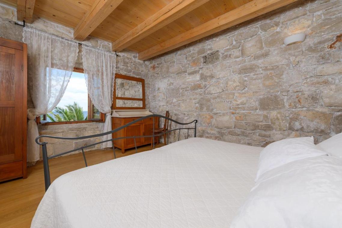 Luxury Beachfront Villa Mare With Private Pool At The Beach Orebic - Peljesac ภายนอก รูปภาพ